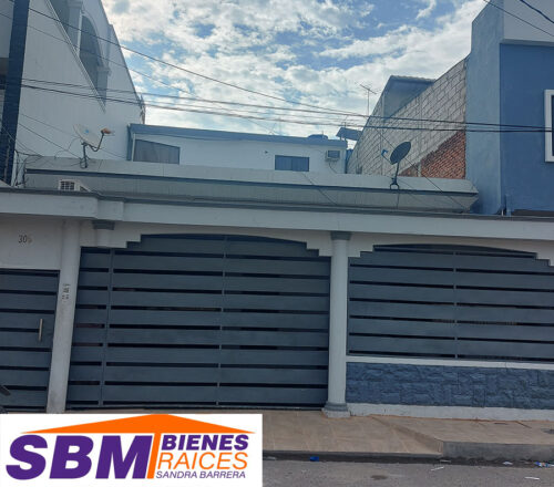 De Venta Cerca al Centro de Machala Casa Rentera de Villa con 3 Departamentos de Alquiler