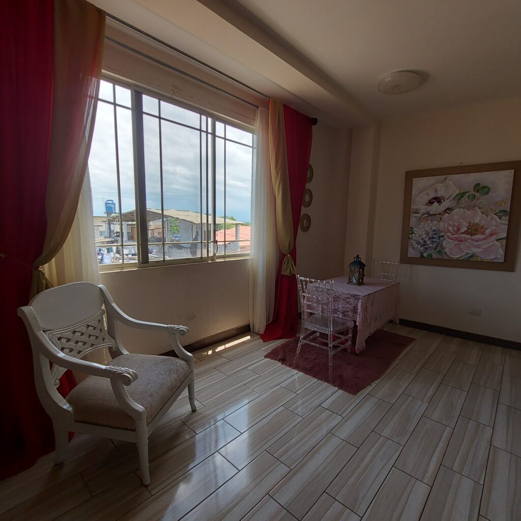En El Cambio se Vende Edificio Comercial/Residencial con Bodega, Oficinas, Departamento y Rooftop para Restaurante Equipado